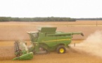 Démonstration S670 avec coupe de 9,20M et chenilles CAMSO. Démonstration S670 avec coupe de 9,20M et chenilles CAMSO.